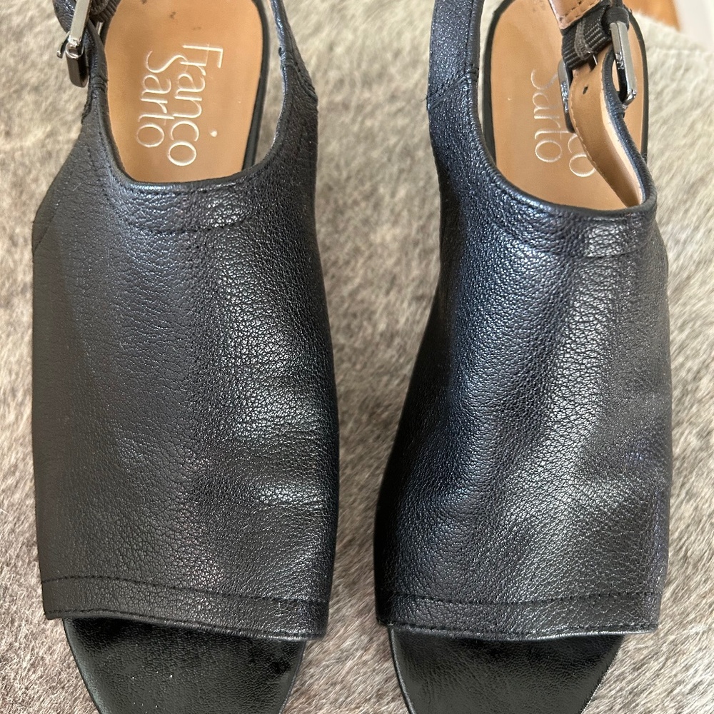 Adorable Franco Sarto leather slides